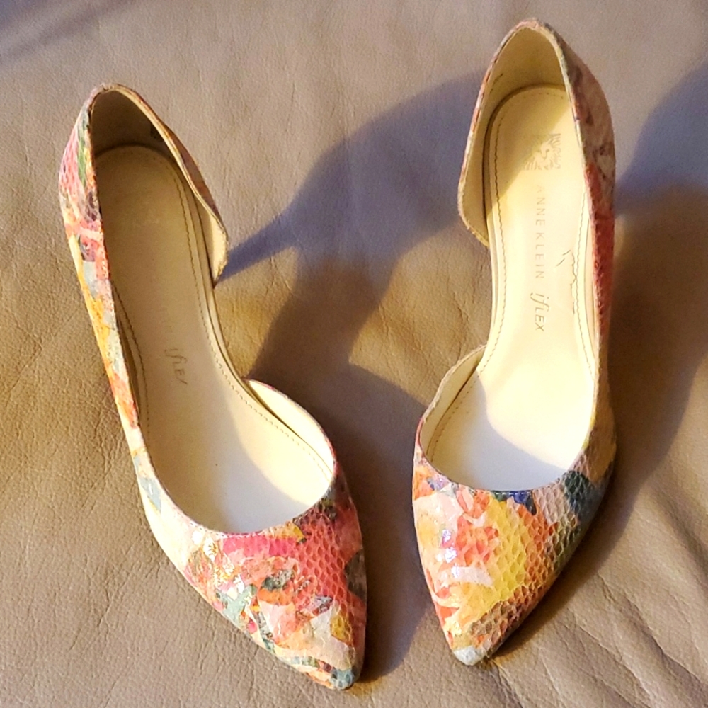 Anne Klein Akyolden Heel. Size 9.